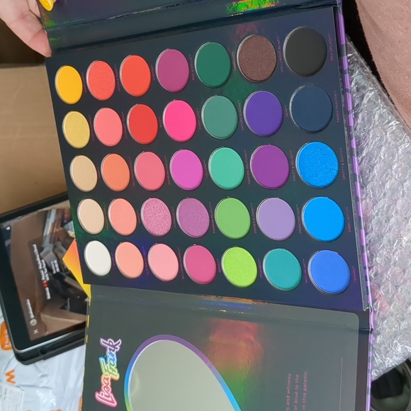 Lisa Frank by Morphe eyeshadow palette in 35B - Picture 2 of 2
